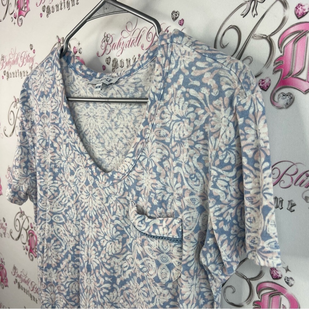 Mystyle tshirt top pockets floral Elegant Blue and White Floral Women's Tee - Picture 4 of 11